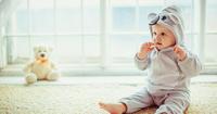 1. Kapan bayi mulai belajar duduk