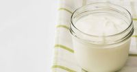 3. Yogurt bisa membantu kurangi keriput