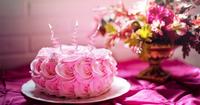 5. Kue ulang tahun berbentuk unik