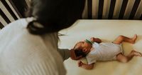 3. Bagaimana cara memastikan agar bayi tidur aman