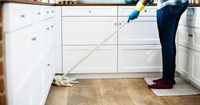 4. Bantu lakukan pekerjaan rumah tangga