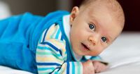Perkembangan Bayi Usia 5 Bulan 1 Minggu: Hore! Si Kecil Kenal Namanya