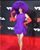 1. Tampil unik, penyanyi Kacey Musgraves padukan mini dress Valentino sarung tangan berwarna merah