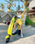 6. Kuning-kuning, potret outfit Bunga Zainal saat naik scooter Bali
