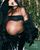 5. Selama kehamilan, Rihanna memang kerap mengenakan busana memperlihatkan bare baby bump-nya