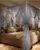 9. Desain kamar pengantin aura bak pasangan kerajaan