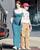 4. Gaya simpel Sophie Turner menonjolkan baby bump-nya