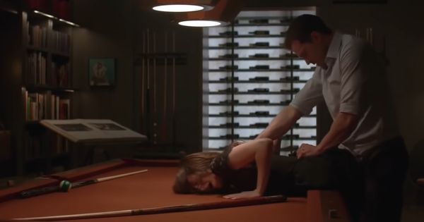 Ngentot Di Meja Billiard - 9 Adegan Panas Dakota Johnson di Film