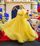 5. Bergaya ala Princess Belle dress kuning