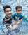 4. Gaya berenang Zayn bersama Jonathan Frizzy
