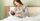 5 Cara Menggendong Bayi Salah, Ketahui Bahayanya