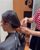 1. Dikta memotong rambut sebagai bentuk donasi para pengidap kanker