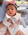 6. Manis Baby Mikaila memakai bando berpita pink