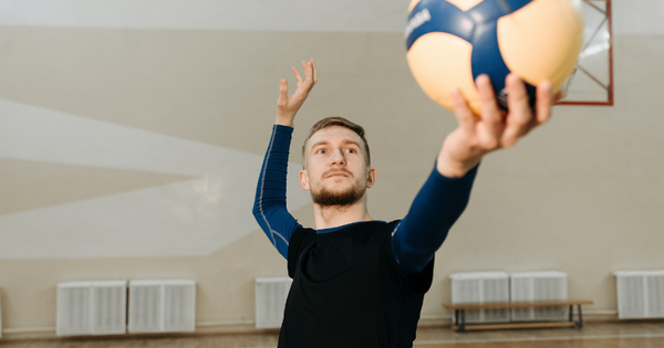 Dalam Permainan Bola Voli, Teknik Servis Bawah Disebut..