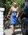 3. Behati Prinsloo tampil mencuri perhatian floral dress berwarna biru