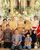 6. Melakukan sesi foto bersama Keluarga Presiden Joko Widodo menantunya
