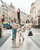 9. Potret Gempi bersama Mama Gisel Papa Gading berfoto trotoar kota London