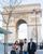 4. Kaesang Erina berpose depan Arc de Triomphe