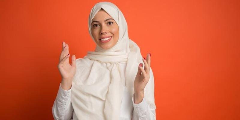 Cara Teller Bank Bikin Tegak Hijabnya, Anti Letoy Seharian