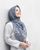 8. Tampil sleek chic hijab print tunik ash blue cerah