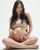 7. Estelle Linden tidak ketinggalan abadikan baby bump dalam maternity shoot