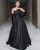 6. Tampil glam dalam balutan dress hitam