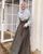5. Tampil anggun, Cut Syifa padukan hijab segi empat rok overall kemeja floral