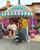 4. Harmonis keluarga Mama Tasya depan toko barang-barang vintage