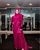 2. Inara tampil glamor gaun merah marun