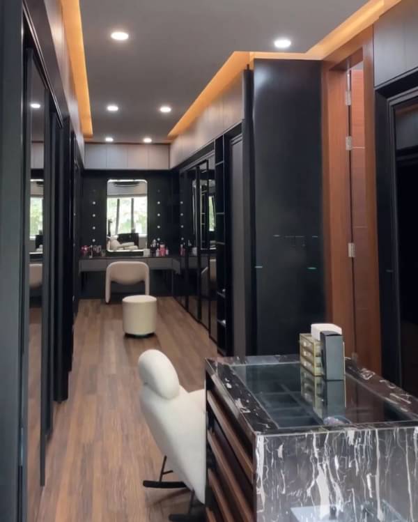 9 Foto Walk in Closet di Rumah Rachel Vennya, Luas dan Mewah