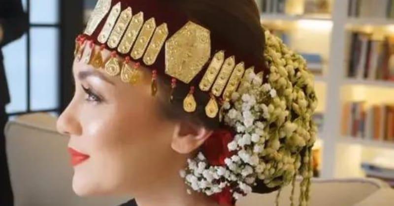Rianti Cartwright Jalani Proses Mangadati, Resmi Jadi Boru Aruan