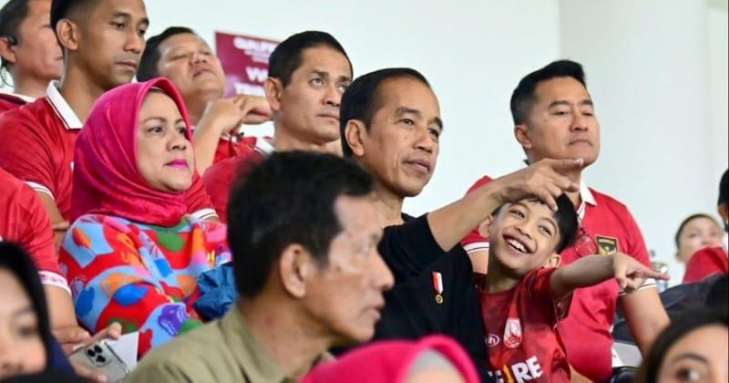 Gaya Jokowi Iriana saat Nonton Timnas Kalahkan Turkmenistan