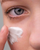 6. Eye cream mendapatkan mata awet muda