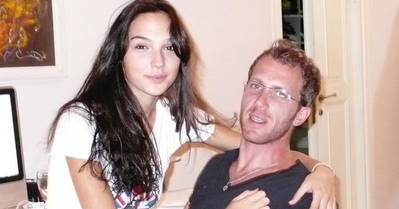 9. Suami lebih tua 10 tahun dari Gal Gadot