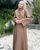 5. Mengenakan long dress earth tone penampilan feminim