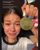 2. Yuki Kato terharu saat menunjukkan medali kepada keluarga