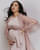 10. Dress berwarna pastel bisa jadi pilihan maternity