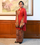 6. Sri Mulyani memilih warna merah menyala, dari rancangan kebaya Kartini Nusa
