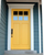 3. Warna cat pintu rumah kuning pu kesan optimisme