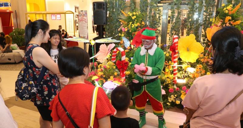 2. Hiburan dekorasi membawa keajaiban Natal