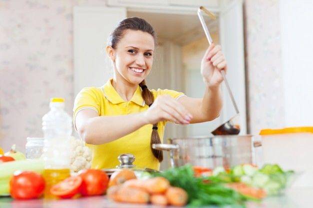 Memasak sendiri makanan sehat - www.freepik.com