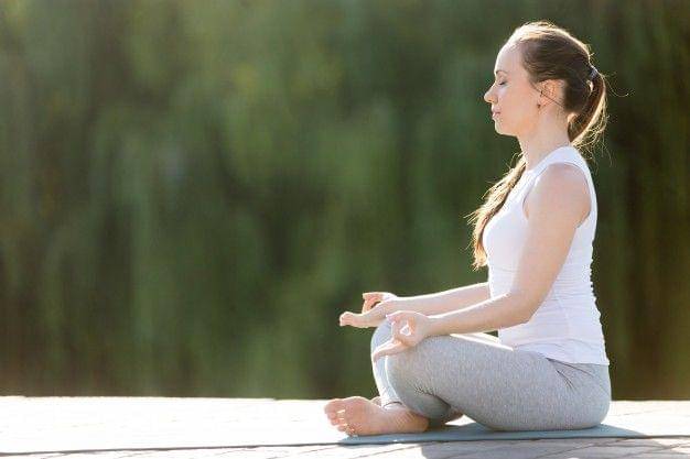 Lakukan meditasi untuk menghindari stres - www.freepik.com