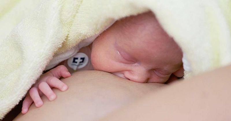 Inisiasi Menyusui Dini (IMD) bayi - www.medela.com