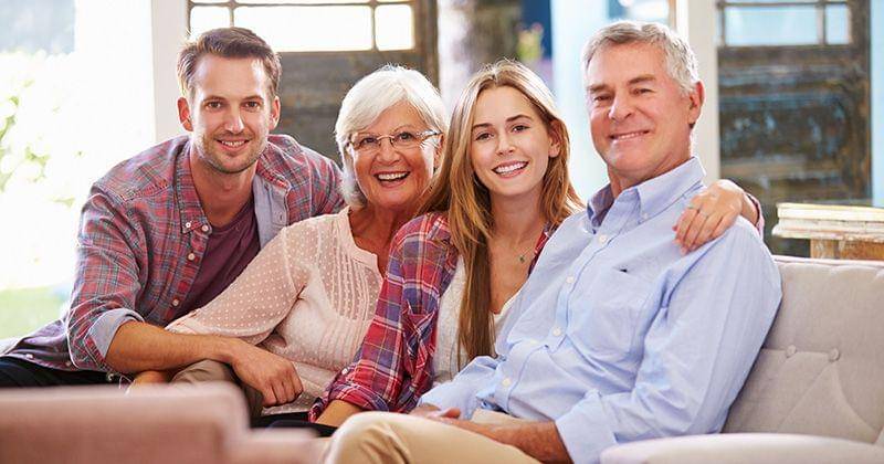 Pasangan muda bersama orangtua - www.stoughtonhospital.com