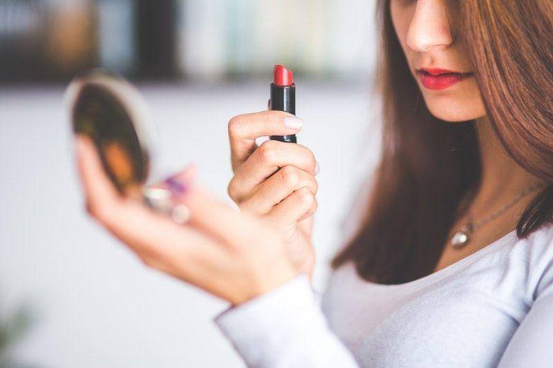 Makeup wajib untuk mama - www.pexels.com