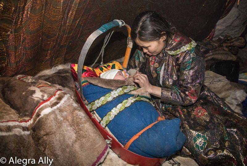 Ibu bersama bayi - kickstarter / Alegra Ally