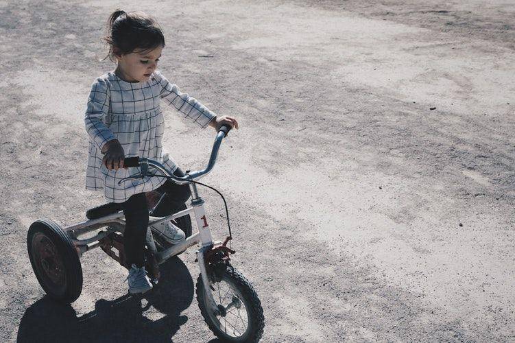 6 Kegiatan untuk Melatih Keseimbangan Tubuh si Kecil