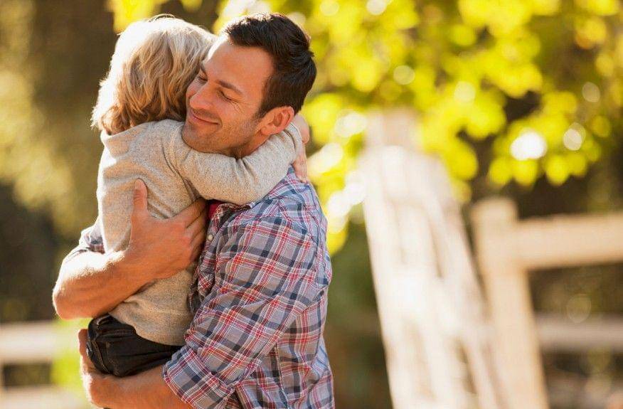 Ungkapkan rasa sayang papa kepada si kecil lewat hal-hal sederhana. - www.huffingtonpost.com