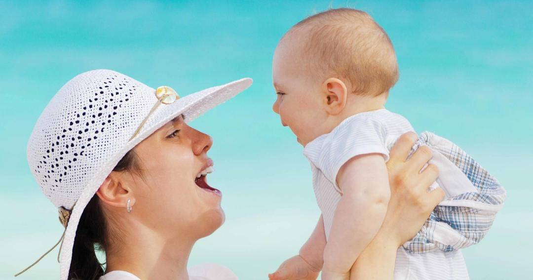 Tatap mata Mama, Nak! - static.pexel.com