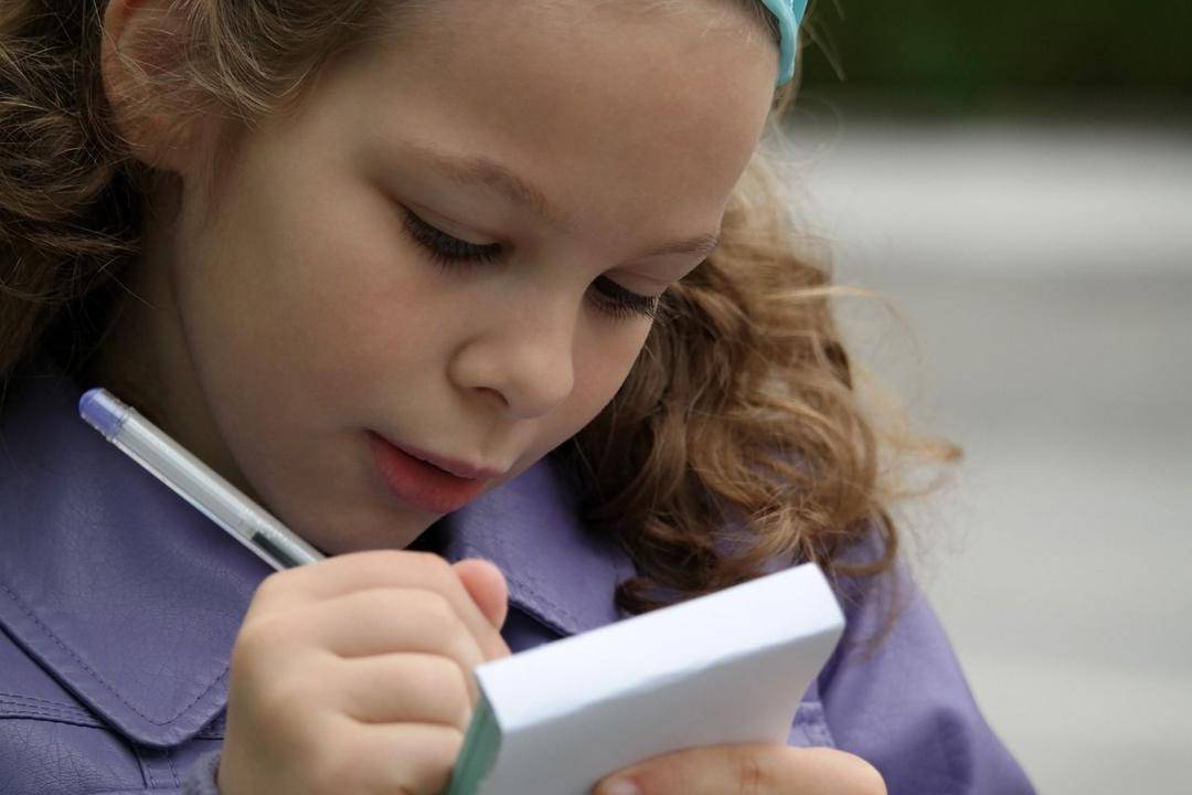 Mulai Sekarang! Bikin Jurnal Bisa Bantu Anak Berkomunikasi dengan Baik